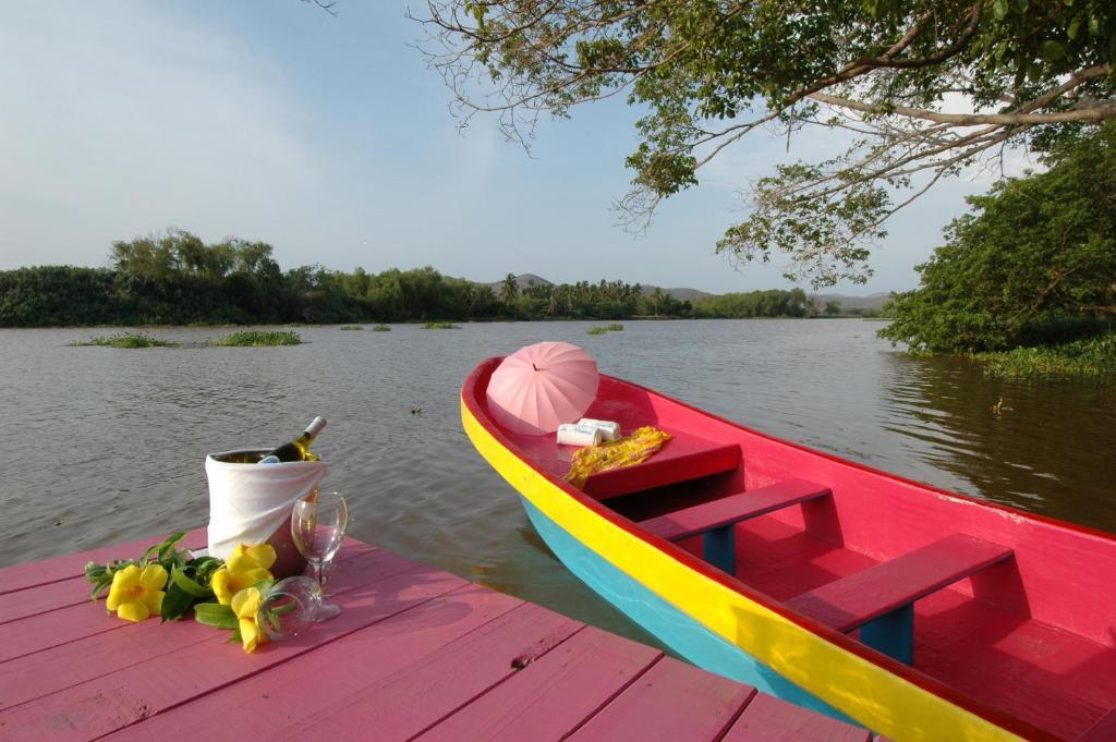 Las Alamandas Hotel Quemaro Екстериор снимка